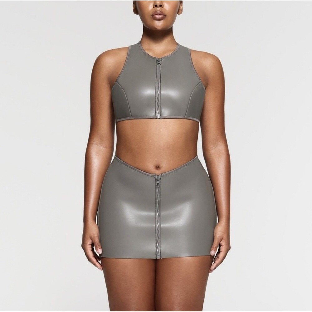 SKIMS Rubberized Scuba Swim Skirt Gray Chalk Size M Zipper